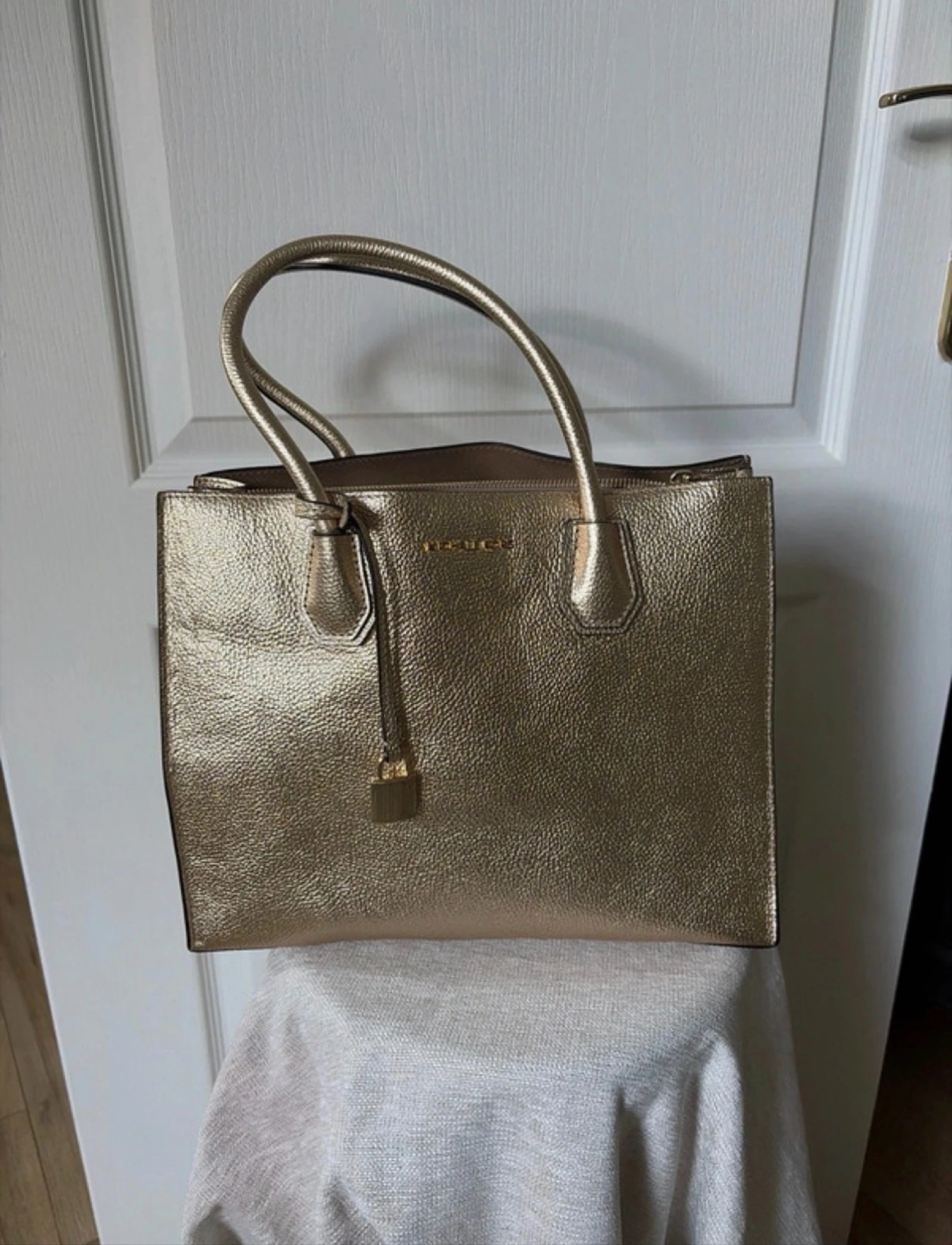 Sac Michael Kors en cuir doré métallisé – Très bon état – Bandoulière + dust bag